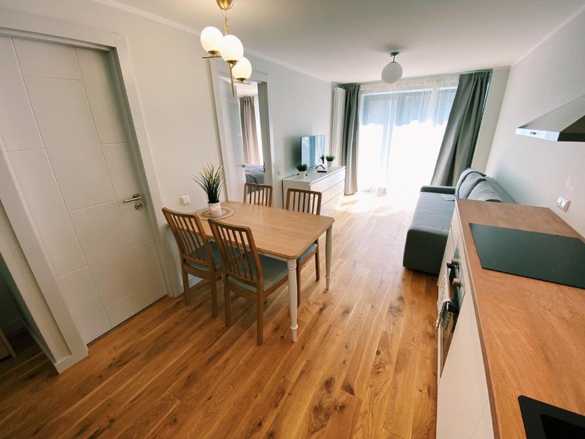 Albatross Mini - 2 Room Seaside Air-Conditioned Apartment With Balcony Ķesterciems 외부 사진